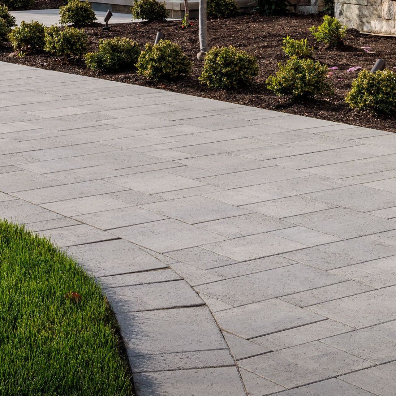 Curved Dimensions paving stone walkway edged with boxwoods — Daedalus Contracting, Lower Mainland BC